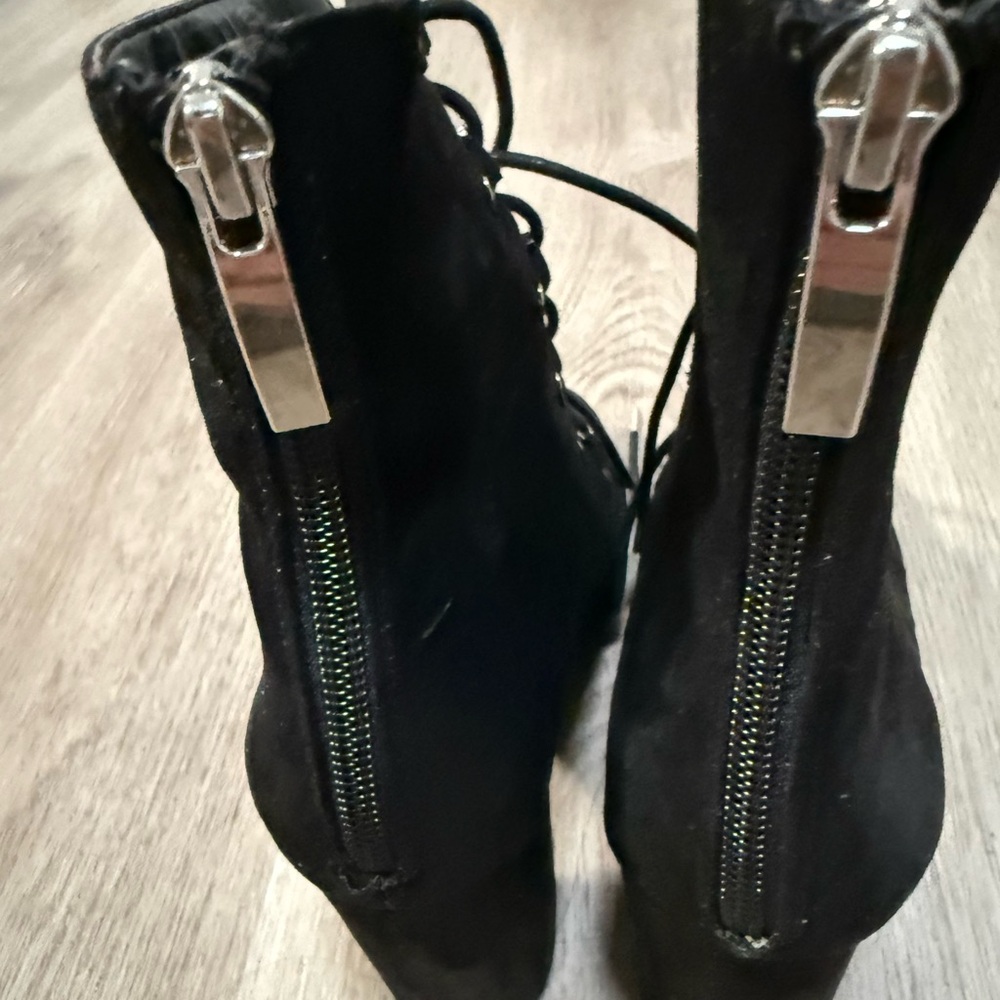 🖤 Black Lace-Up Ankle Boots - Picture 3 of 4